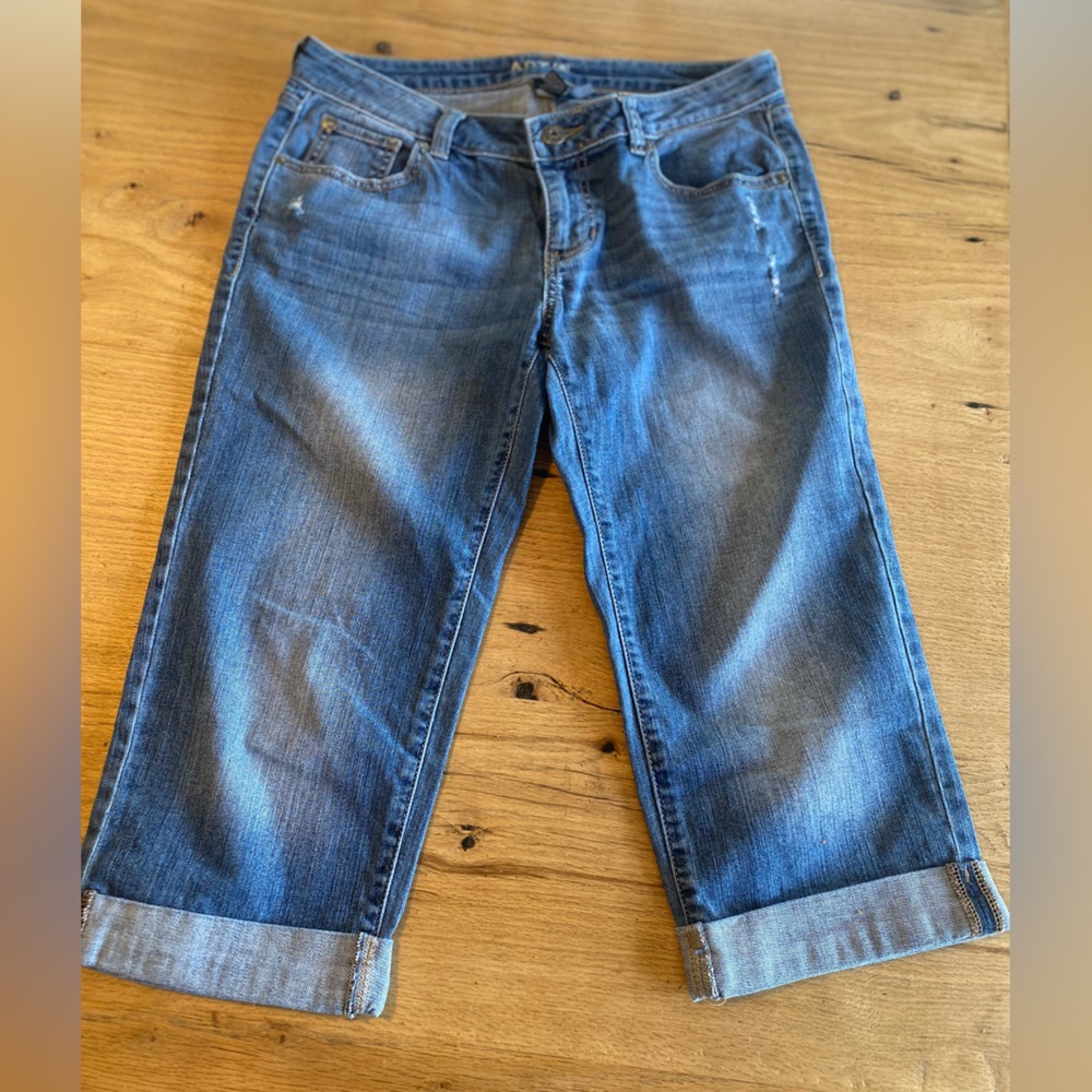 Apt. 9 Blue Ankle Cropped Jeans with Distressed Details Women’s 4 Preloved
